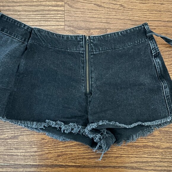 Free People We The Free Emmy Denim Mini Wrap Skort Size 0 Washed Black Raw Hem - Picture 8 of 11